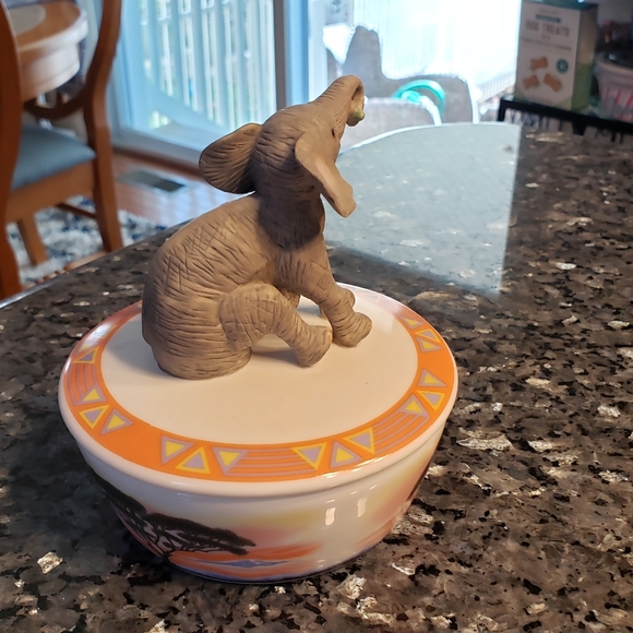 Lenox baby elephant music Box - Picture 15 of 17